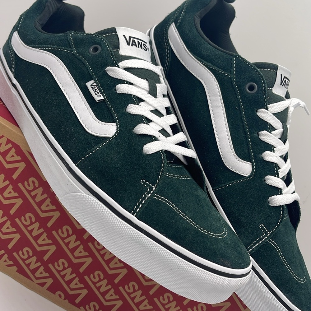 Vans Men’s Filmore Suede Scarab/White
VN000CSUDDF
Sneakerss - Picture 6 of 16